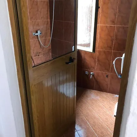 Osman Lleshi Habitación en casa particular *