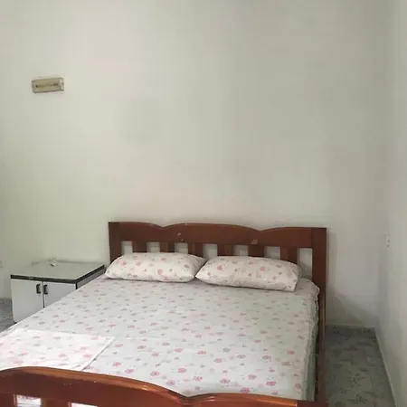 Habitación en casa particular Osman Lleshi *